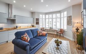 Host & Stay - Green View